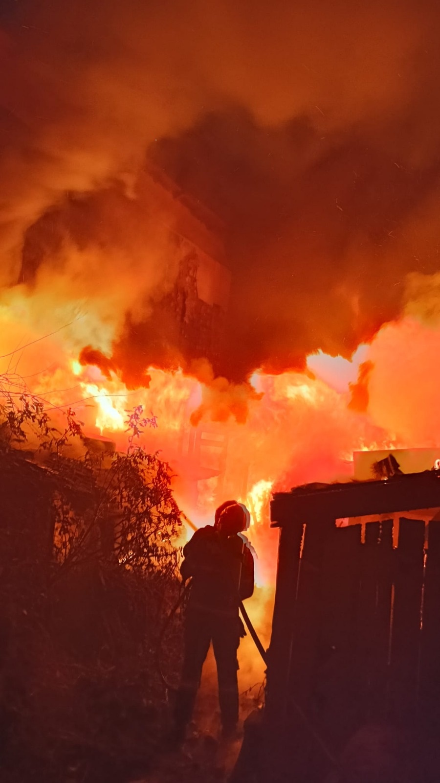 Incendiu violent la o casă din centrul Oradiei